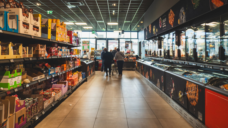 People grocery shopping in Aldi