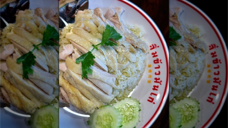 Bowl of chicken and rice at Eim Khao Mun Kai