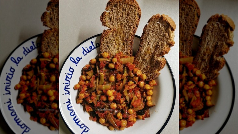 mirrored image of Cacciucco di ceci in bowl with bread