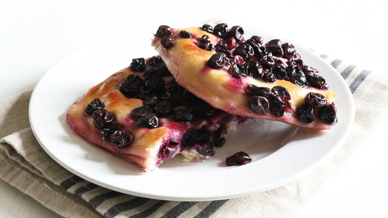 white plate with slices of Schiacciata all'uva