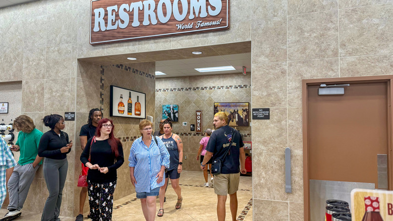 Buc-ee's restrooms sign