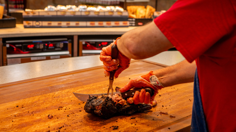 Buc-ee's employee slicing brisket
