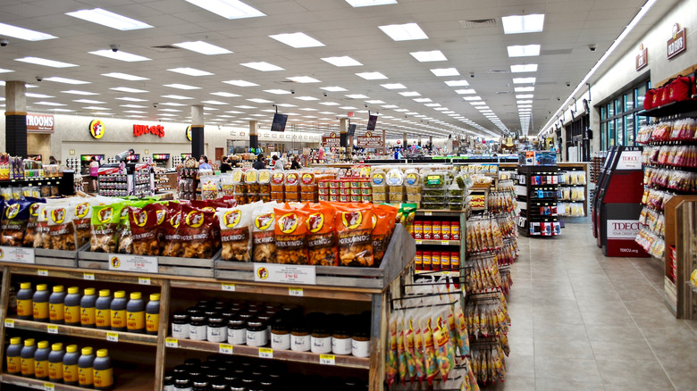 Buc-ee's snack aisles