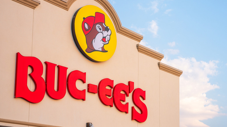 Buc-ee's exterior sign