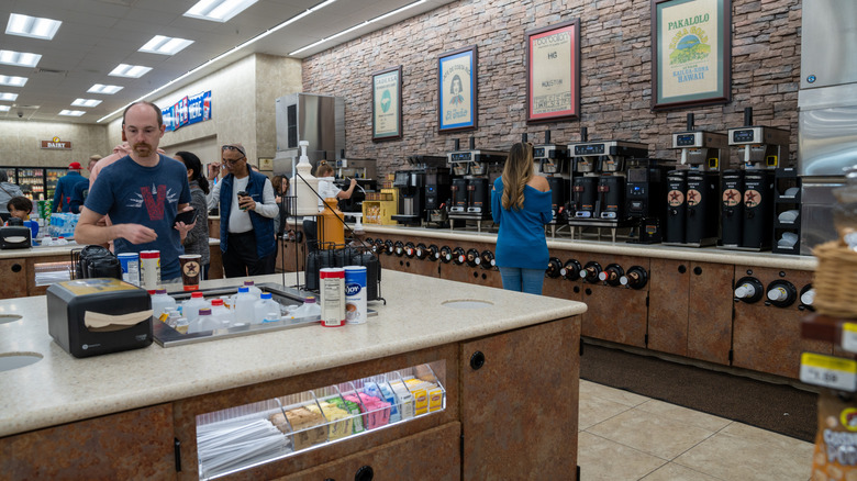 customers at the Buc-ee's coffee bar