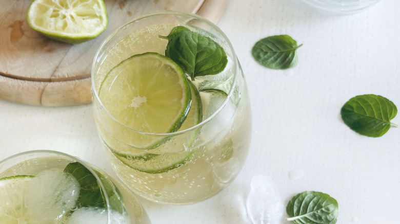 Hugo spritz cocktails