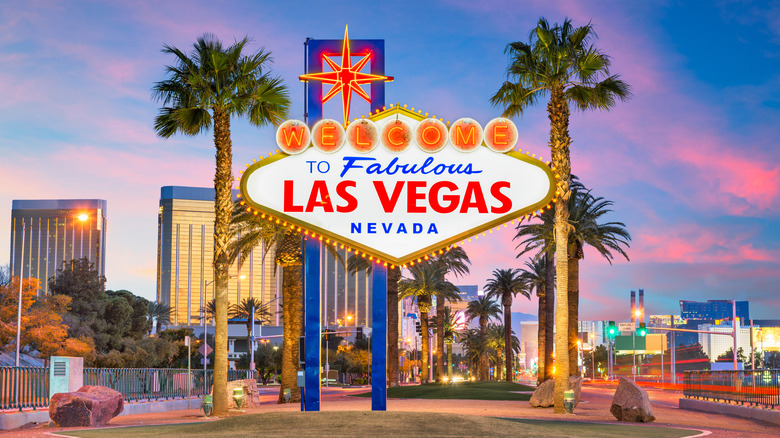Las Vegas welcome neon sign