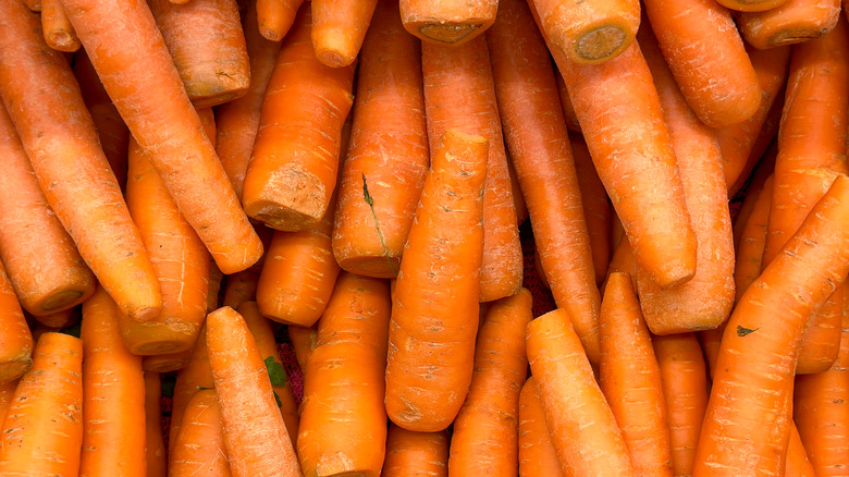 Heap of orange carrots