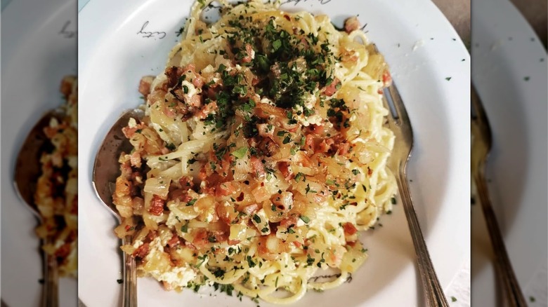 Large pasta dish at Manducatis