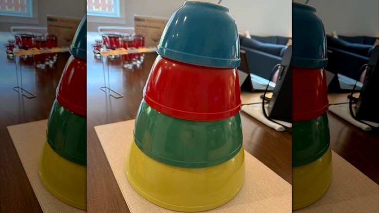 Stacked vintage Pyrex Primary Colors bowls on table