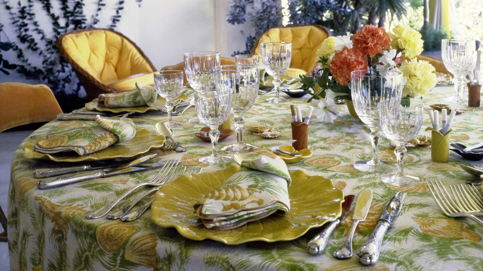 The '80s Everyday Table Decor That's A Valuable Thrift Store Find Now