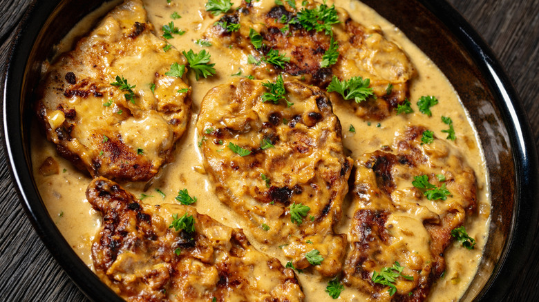 Pork chops in a creamy sauce