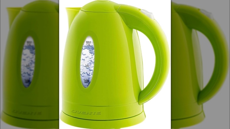 A lime-green OVENTE kettle