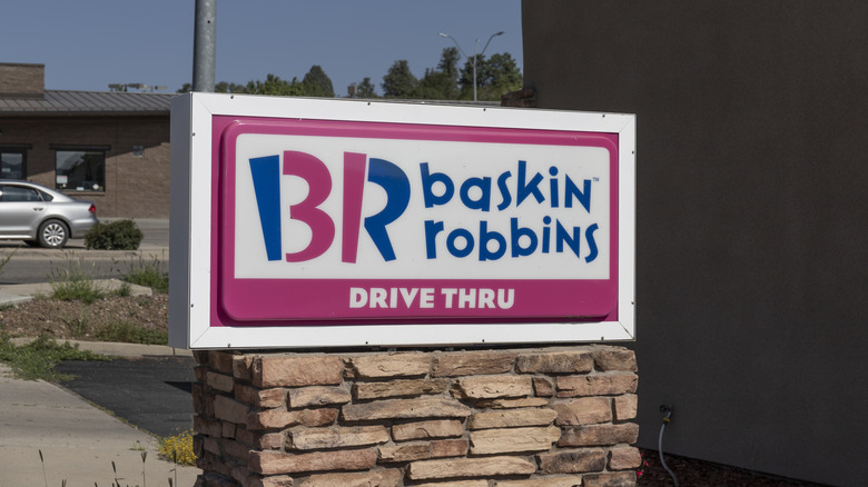 Baskin-Robbins drive-thru sign outside
