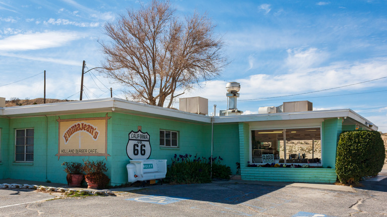 Exterior view of Emma Jean's Holland Burger Café on Route 66