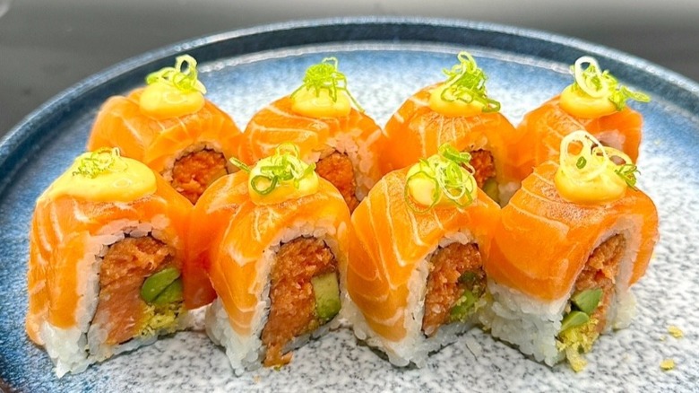 8 salmon rolls on blue plate