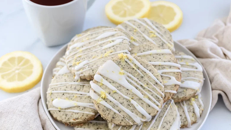Earl Grey cookie with lemon glaze