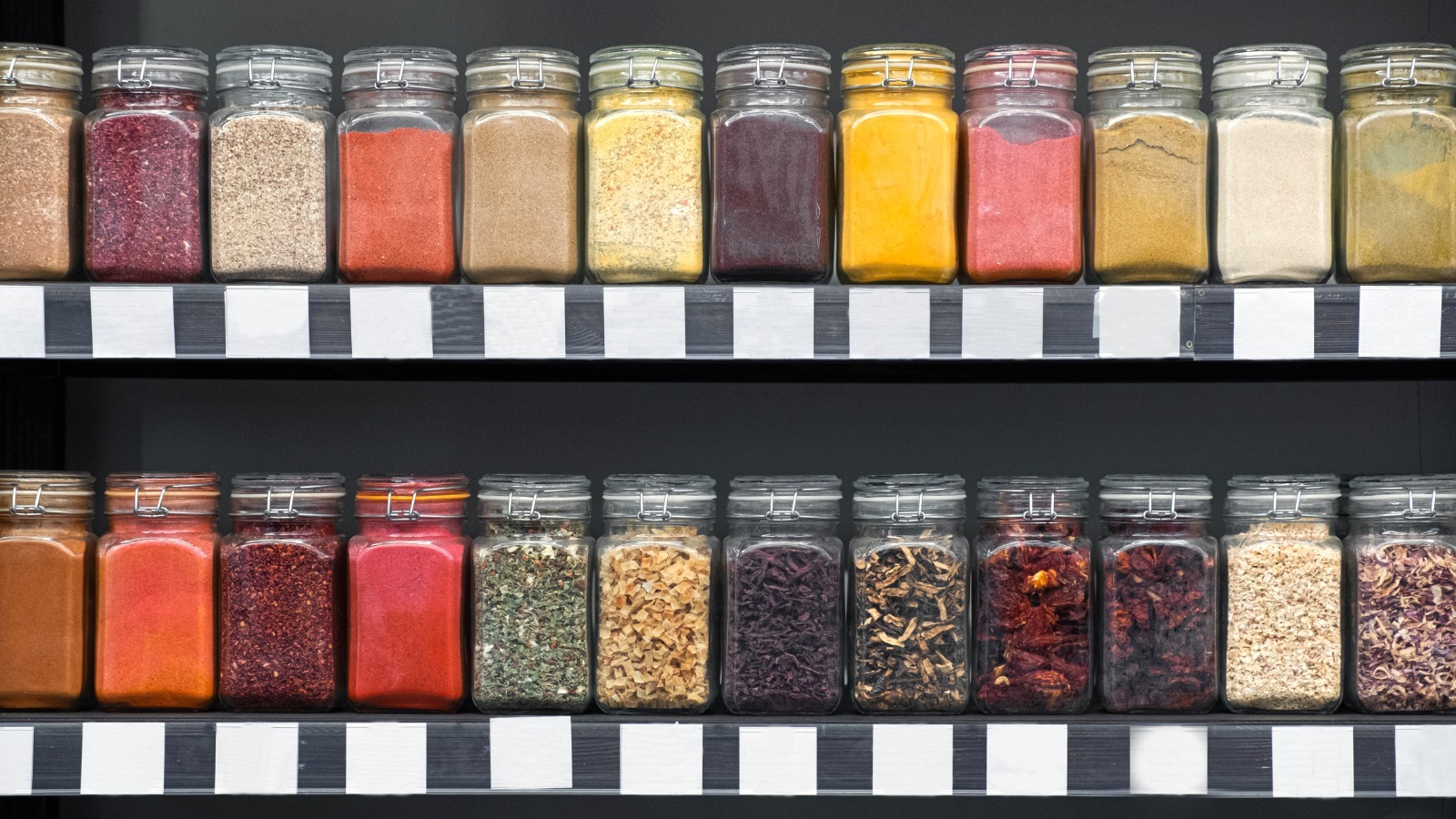 https://www.tastingtable.com/img/gallery/22-seasonings-and-spices-every-vegan-should-have-on-hand/l-intro-1675956005.jpg