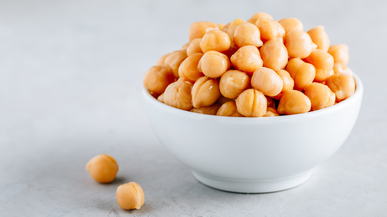 chickpeas in white bowl