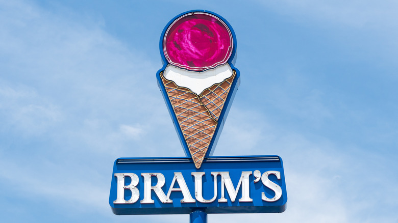 Braum's ice cream sign
