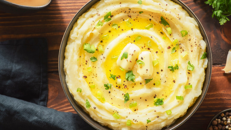 Mashed potatoes with chives