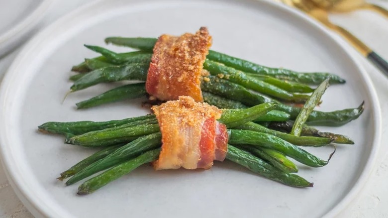 Bacon-wrapped green beans