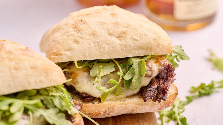 Roast beef sandwich with arugula