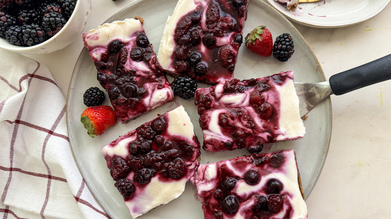 Yogurt and blackberry-topped granola bars on plate