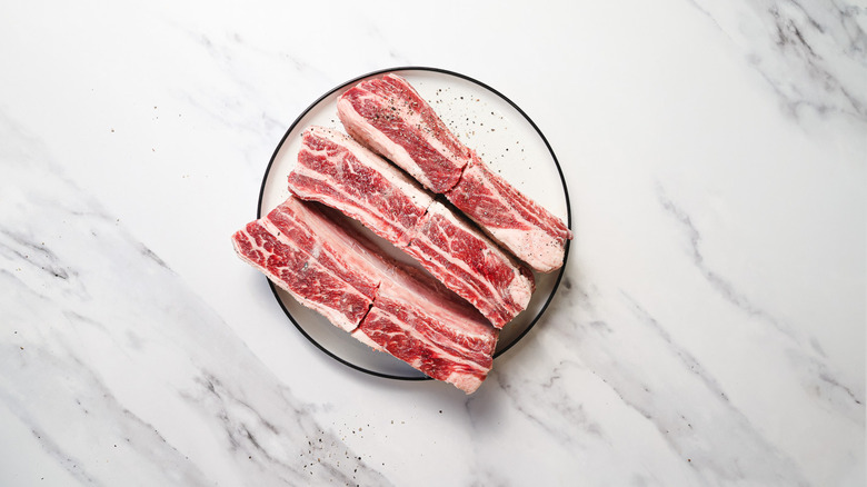 Short ribs with salt and pepper