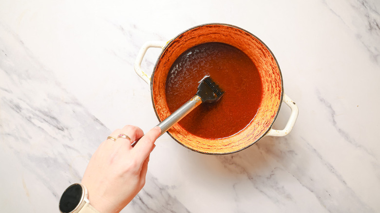 sauce in pot