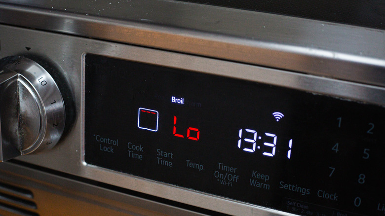 Oven set to broil