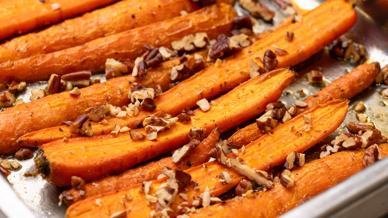 carrots and pecans for roasting