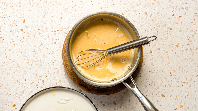 Gelatin in saucepan with caramel