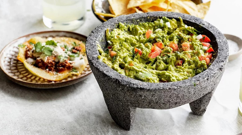 guacamole in bowl