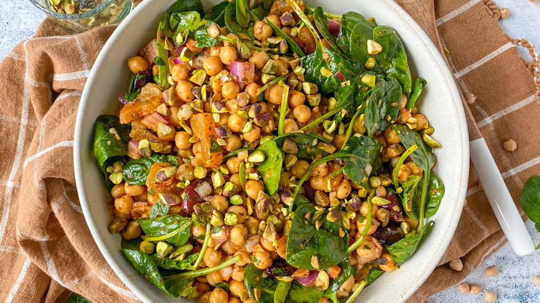 Chickpea and spinach salad in bowl