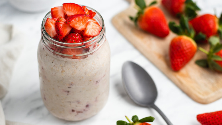 Strawberry overnight oats in glass jar