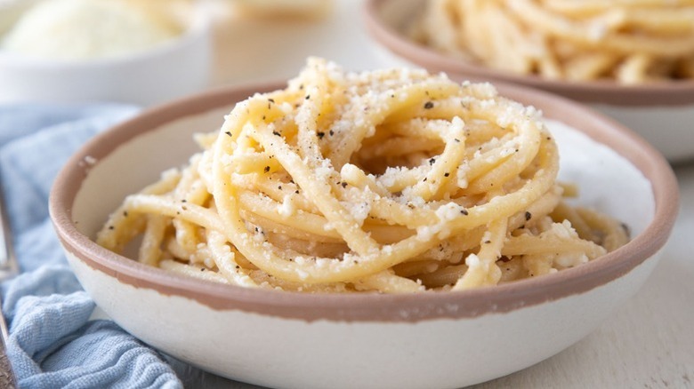 Cacio e pepe spaghetti in bowl.