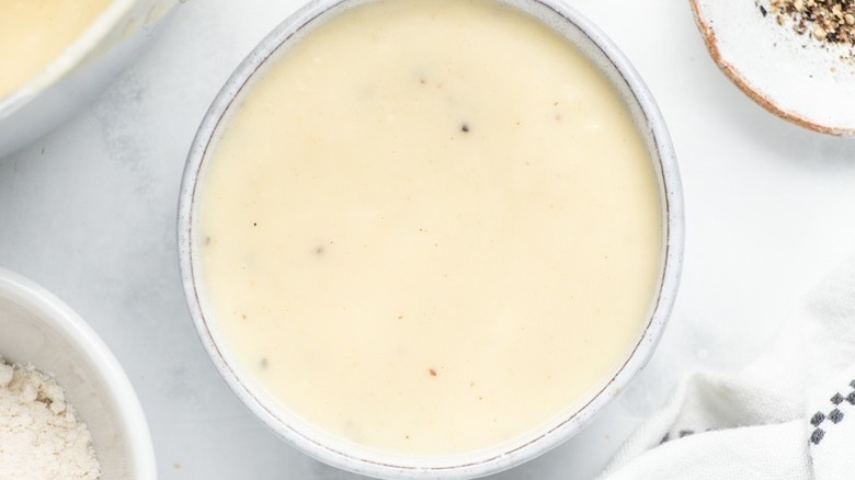 Creamy country gravy in bowl