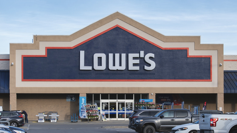 Exterior of a Lowe's Home Improvement store