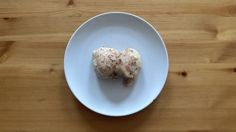 365 Organic Chicken Thighs on white plate