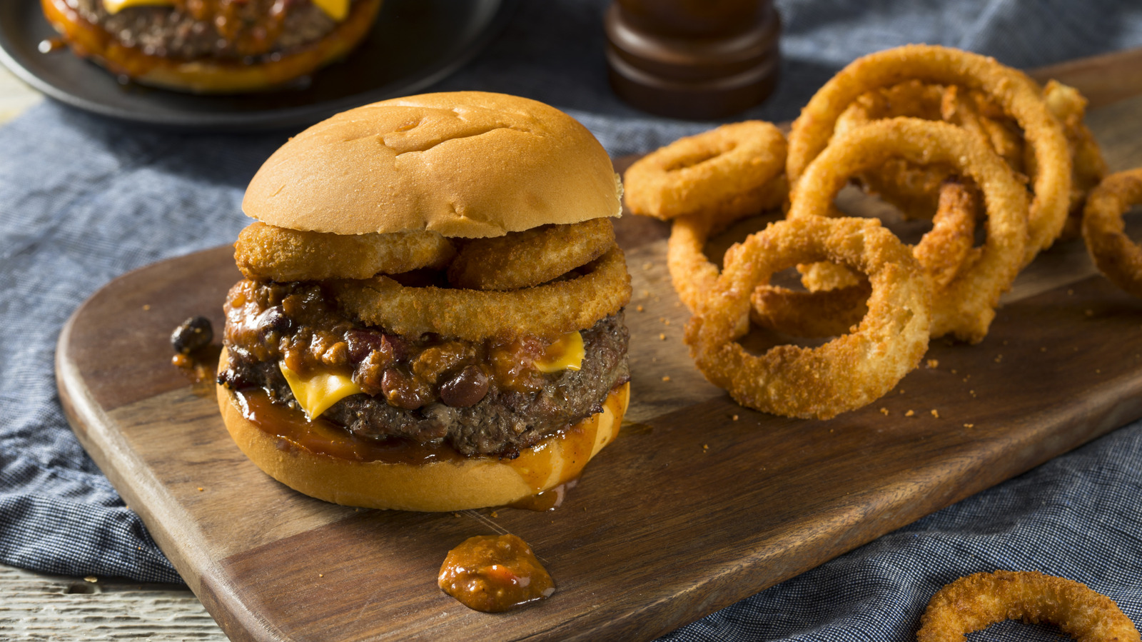 5 Chain Restaurants With The Best Chili Cheeseburgers, According To Reviews