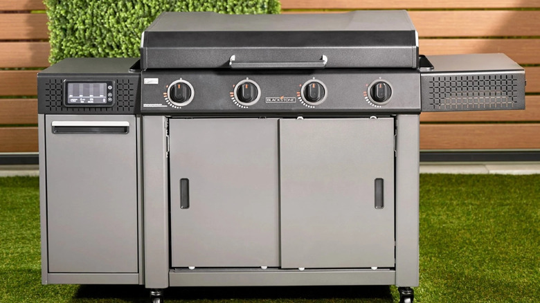 Blackstone 36" Culinary Griddle Deluxe with sliding doors