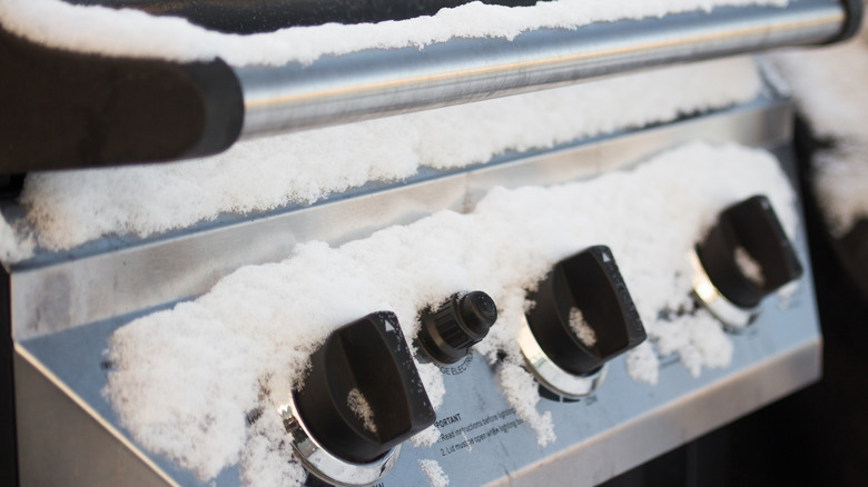 Barbecue grill ignition in snow