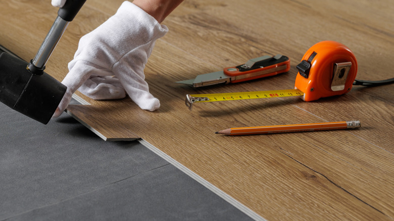 Removing and replacing vinyl flooring