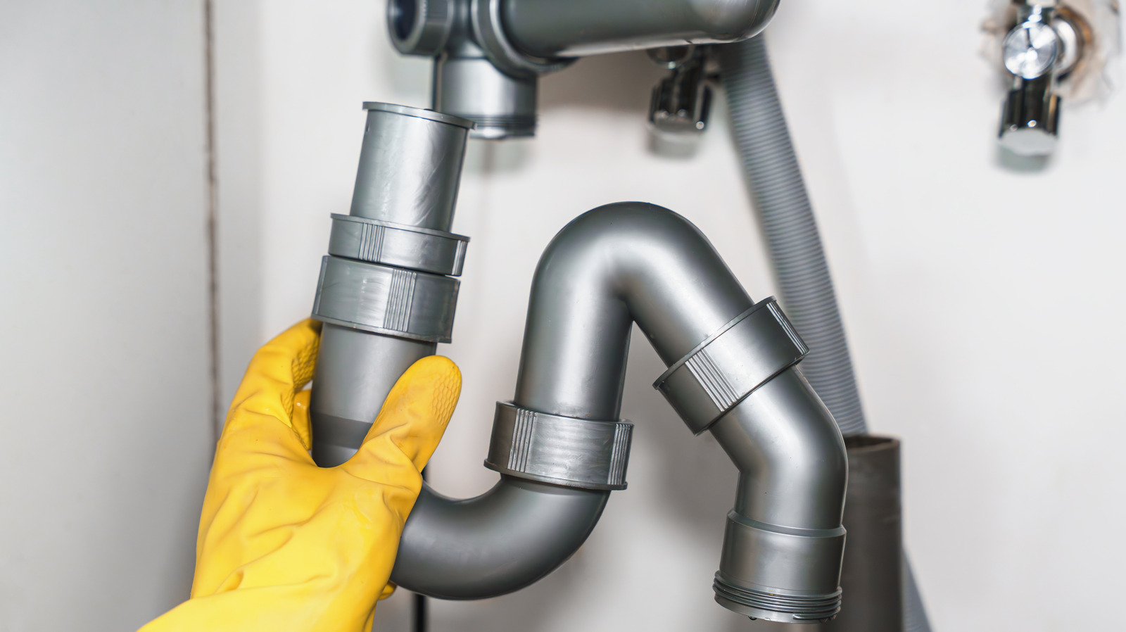 5 Everyday Kitchen Habits That Can Damage Your Pipes