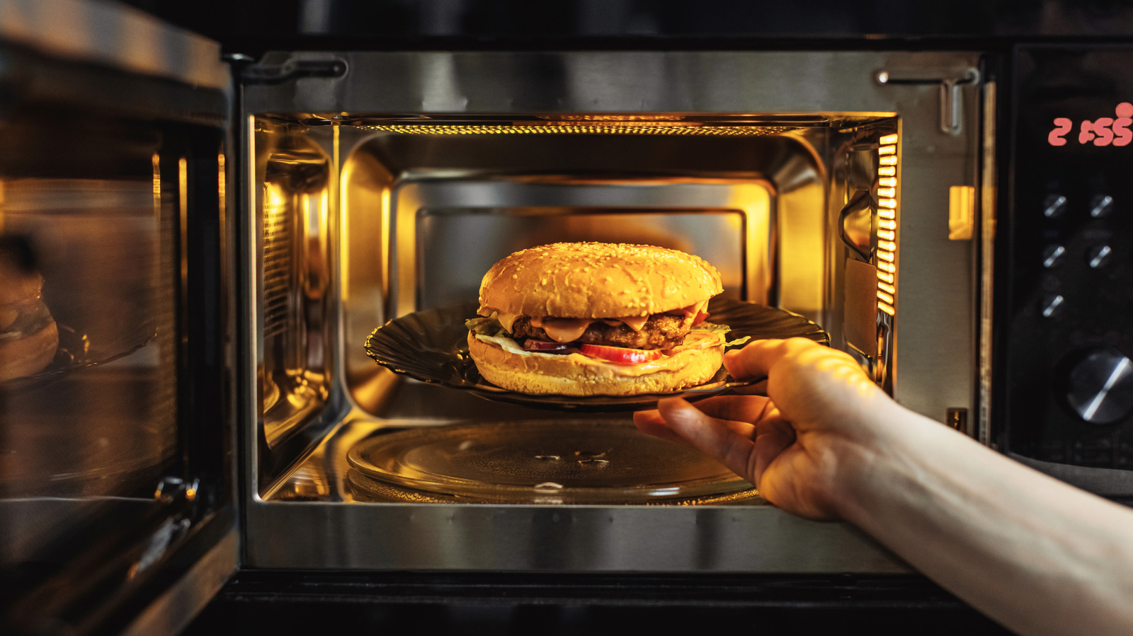 5 Fast Food Chains That Don't Use Microwaves & 5 That Do