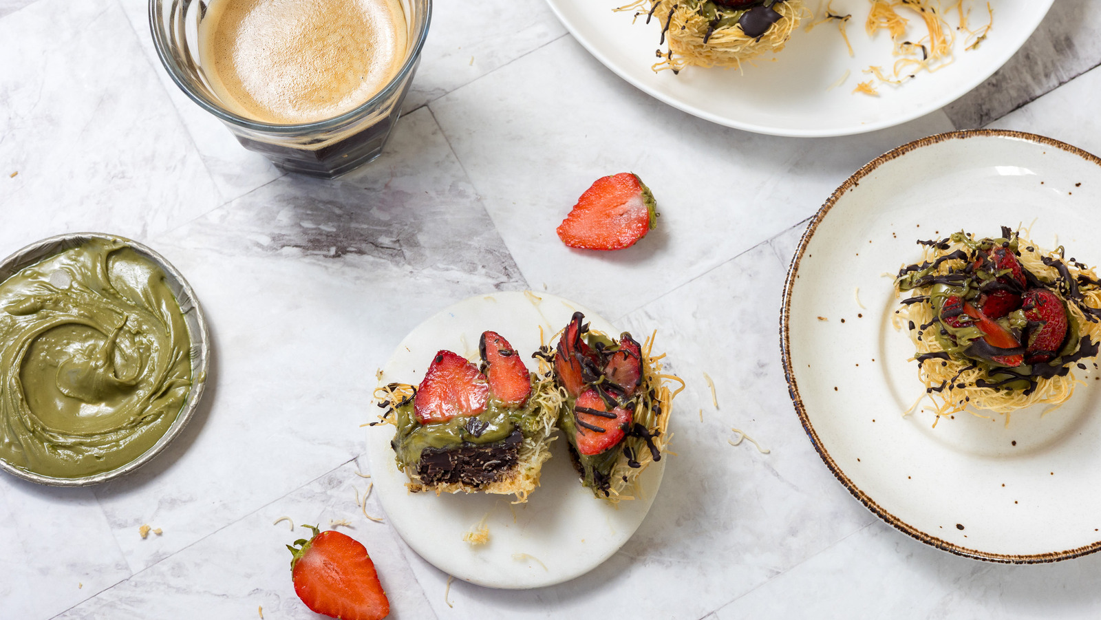 5-Ingredient Dubai Chocolate Strawberry Cup Recipe - Tasting Table