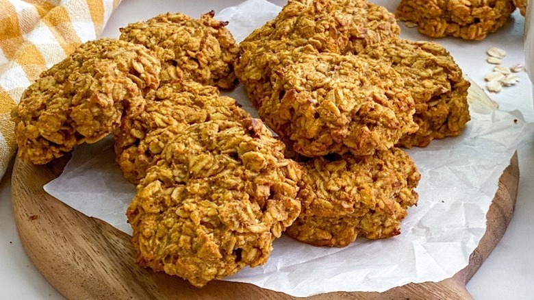 Five-ingredient pumpkin cookies on a wooden plate.