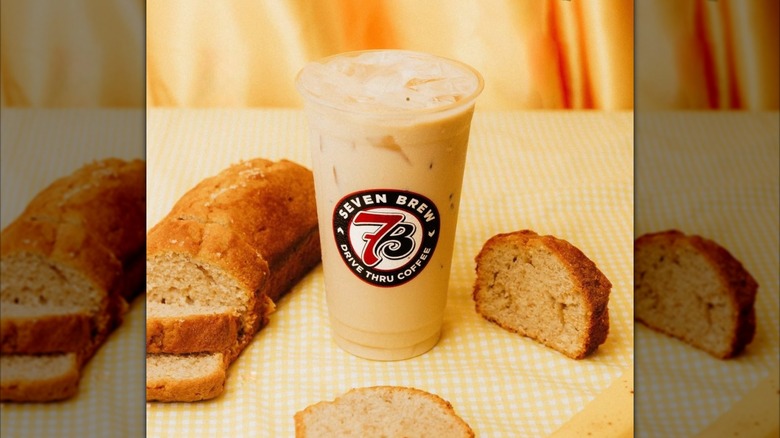 Blondie iced coffee drink from 7 Brew Coffee on yellow checkered tablecloth next to banana bread slices