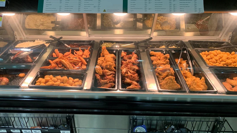 the hot dishes on offer in the hot case at a Publix